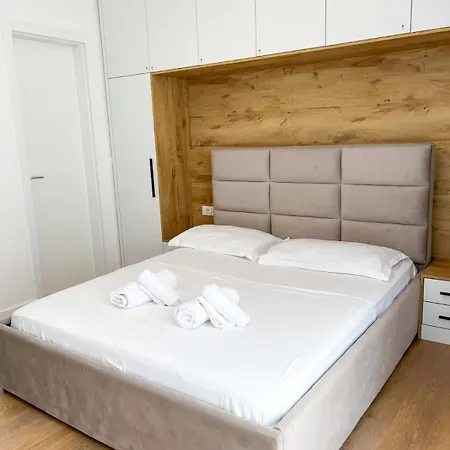 Boulevard Apartment *